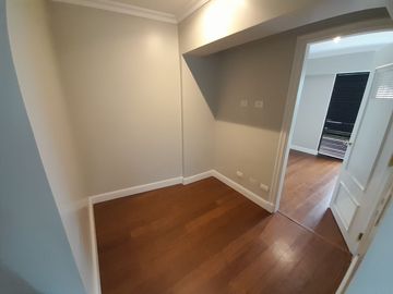 Venta Departamento 3 Dormitorios Semi Sótano San Isidro