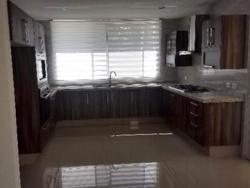 CASA EN RENTA O VENTA PEDREGAL FASE 1