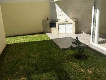 CASA EN RENTA O VENTA PEDREGAL FASE 1