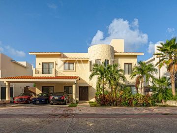 Casa amueblada en Venta, Lagos del Sol Residencial, Cancún Quintana Roo.