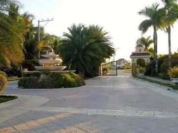 Spacious House For Sale Inside Beach Front Community in Minglanilla Cebu