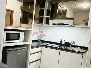Sewa Apartemen Podomoro Golf View 2BR Dekat Stasiun LRT Harjamukti