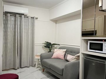Sewa Apartemen Podomoro Golf View 2BR Dekat Stasiun LRT Harjamukti