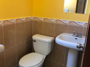 VENDO CASA ESQUINERA CON JARDINES Y TERRAZA CONJUNTO PINAR DE LA SIERRA