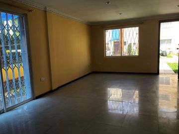 VENDO CASA ESQUINERA CON JARDINES Y TERRAZA CONJUNTO PINAR DE LA SIERRA