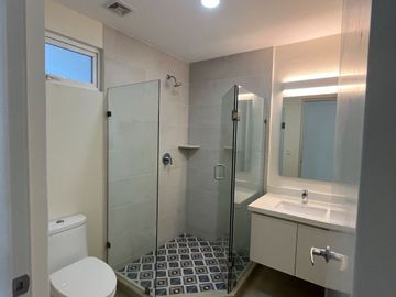 VENTA- Condominio en Crystal Bay frente al mar