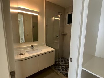 VENTA- Condominio en Crystal Bay frente al mar