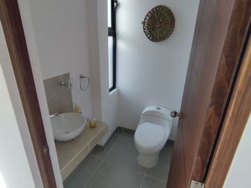 Casa en Villa de Pozos en Privada con amenidades, cerca de CARR 57