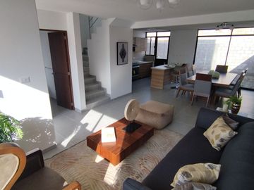 Casa en Villa de Pozos en Privada con amenidades, cerca de CARR 57