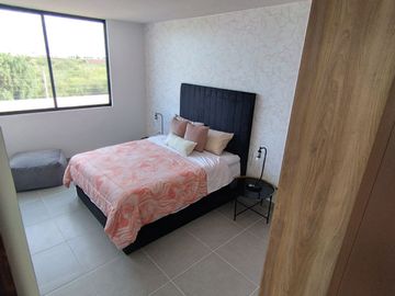 Casa en Villa de Pozos en Privada con amenidades, cerca de CARR 57