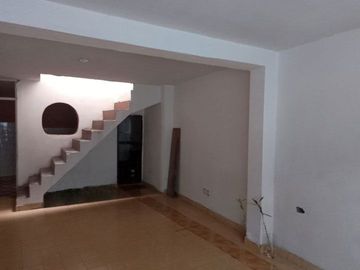 VIVIENDA TALLER COMO TERRENO CERCADO DE LIMA