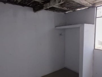 VIVIENDA TALLER COMO TERRENO CERCADO DE LIMA