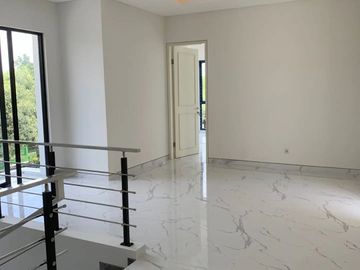 GRESS BARU! Rumah Jemursari Regency 2 Lantai Hook Dekat Raya Tenggilis Prapen
