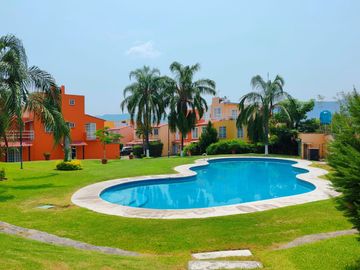 CASA EN VENTA CON ALBERCA CERCA DE LA ALBERCA OLIMPICA EN TEZOYUCA