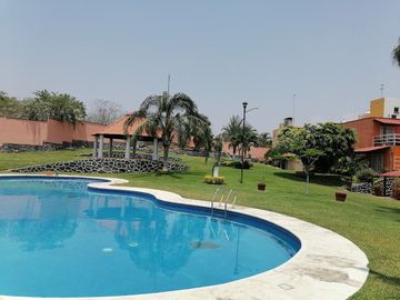 CASA EN VENTA CON ALBERCA CERCA DE LA ALBERCA OLIMPICA EN TEZOYUCA