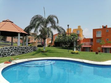 CASA EN VENTA CON ALBERCA CERCA DE LA ALBERCA OLIMPICA EN TEZOYUCA