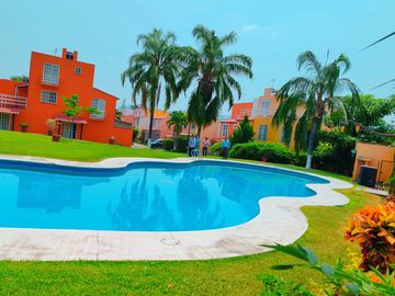 CASA EN VENTA CON ALBERCA CERCA DE LA ALBERCA OLIMPICA EN TEZOYUCA
