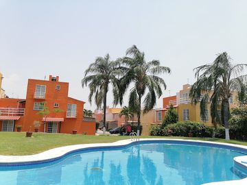 CASA EN VENTA CON ALBERCA CERCA DE LA ALBERCA OLIMPICA EN TEZOYUCA