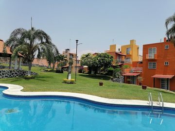 CASA EN VENTA CON ALBERCA CERCA DE LA ALBERCA OLIMPICA EN TEZOYUCA
