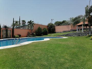 CASA EN VENTA CON ALBERCA CERCA DE LA ALBERCA OLIMPICA EN TEZOYUCA