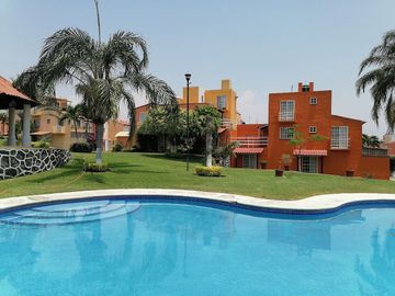 CASA EN VENTA CON ALBERCA CERCA DE LA ALBERCA OLIMPICA EN TEZOYUCA