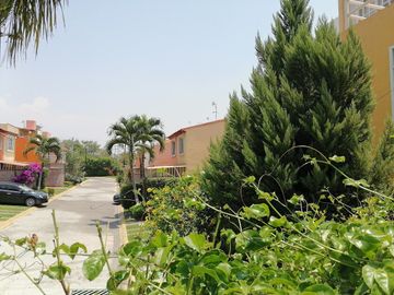 CASA EN VENTA CON ALBERCA CERCA DE LA ALBERCA OLIMPICA EN TEZOYUCA