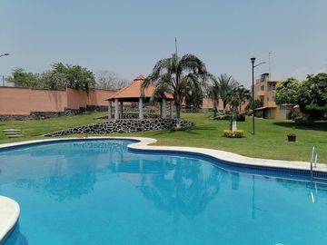 CASA EN VENTA CON ALBERCA CERCA DE LA ALBERCA OLIMPICA EN TEZOYUCA