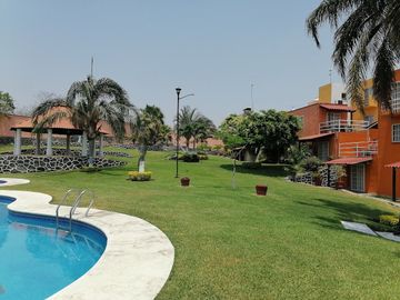 CASA EN VENTA CON ALBERCA CERCA DE LA ALBERCA OLIMPICA EN TEZOYUCA