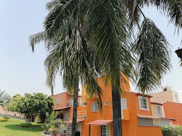 CASA EN VENTA CON ALBERCA CERCA DE LA ALBERCA OLIMPICA EN TEZOYUCA