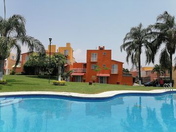 CASA EN VENTA CON ALBERCA CERCA DE LA ALBERCA OLIMPICA EN TEZOYUCA