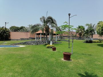 CASA EN VENTA CON ALBERCA CERCA DE LA ALBERCA OLIMPICA EN TEZOYUCA