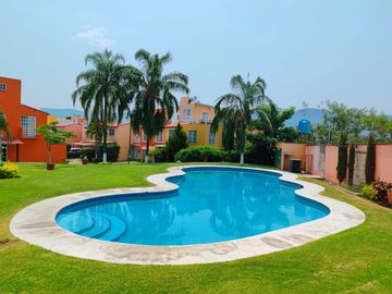 CASA EN VENTA CON ALBERCA CERCA DE LA ALBERCA OLIMPICA EN TEZOYUCA