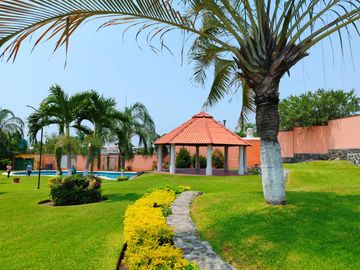 CASA EN VENTA CON ALBERCA CERCA DE LA ALBERCA OLIMPICA EN TEZOYUCA