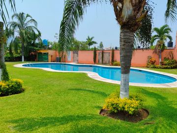 CASA EN VENTA CON ALBERCA CERCA DE LA ALBERCA OLIMPICA EN TEZOYUCA