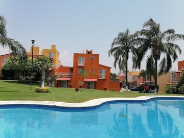 CASA EN VENTA CON ALBERCA CERCA DE LA ALBERCA OLIMPICA EN TEZOYUCA