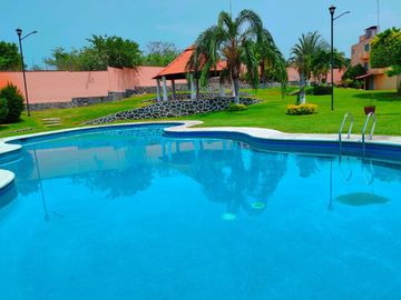 CASA EN VENTA CON ALBERCA CERCA DE LA ALBERCA OLIMPICA EN TEZOYUCA