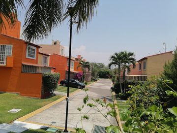 CASA EN VENTA CON ALBERCA CERCA DE LA ALBERCA OLIMPICA EN TEZOYUCA