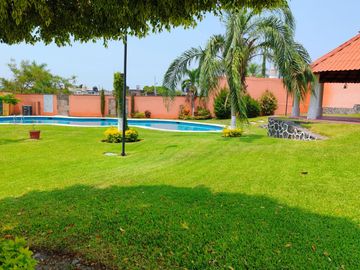 CASA EN VENTA CON ALBERCA CERCA DE LA ALBERCA OLIMPICA EN TEZOYUCA