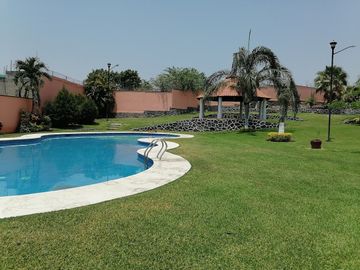 CASA EN VENTA CON ALBERCA CERCA DE LA ALBERCA OLIMPICA EN TEZOYUCA