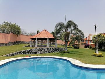 CASA EN VENTA CON ALBERCA CERCA DE LA ALBERCA OLIMPICA EN TEZOYUCA