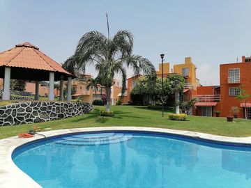 CASA EN VENTA CON ALBERCA CERCA DE LA ALBERCA OLIMPICA EN TEZOYUCA