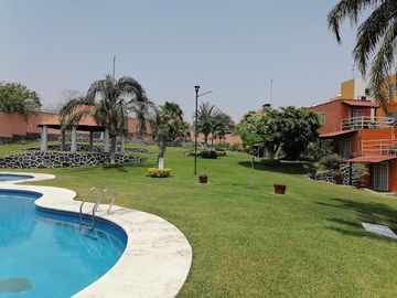 CASA EN VENTA CON ALBERCA CERCA DE LA ALBERCA OLIMPICA EN TEZOYUCA