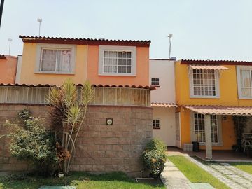 CASA EN VENTA CON ALBERCA CERCA DE LA ALBERCA OLIMPICA EN TEZOYUCA