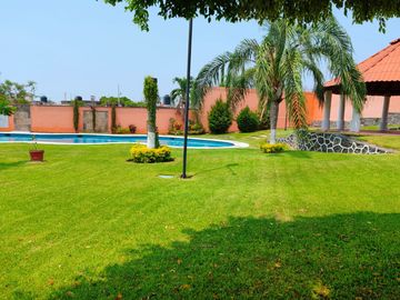 CASA EN VENTA CON ALBERCA CERCA DE LA ALBERCA OLIMPICA EN TEZOYUCA
