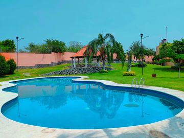 CASA EN VENTA CON ALBERCA CERCA DE LA ALBERCA OLIMPICA EN TEZOYUCA