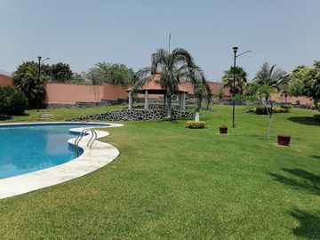 CASA EN VENTA CON ALBERCA CERCA DE LA ALBERCA OLIMPICA EN TEZOYUCA