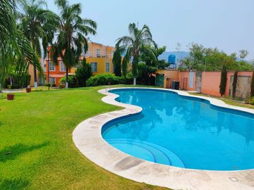 CASA EN VENTA CON ALBERCA CERCA DE LA ALBERCA OLIMPICA EN TEZOYUCA