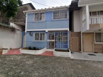 VENTA CASA ALBORADA X ETAPA CONJUNTO CERRADO
