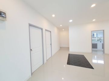 House for sale, size 4 bedrooms, 2 bathrooms, 67 sq m., corner plot.   Khum Phaya Garden Home Project, Soi 11, Chiang Mai-Hang Dong Road.     Opposite