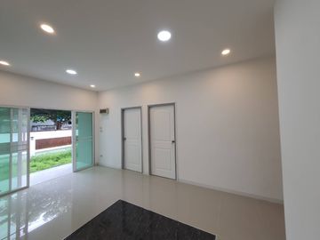House for sale, size 4 bedrooms, 2 bathrooms, 67 sq m., corner plot.   Khum Phaya Garden Home Project, Soi 11, Chiang Mai-Hang Dong Road.     Opposite